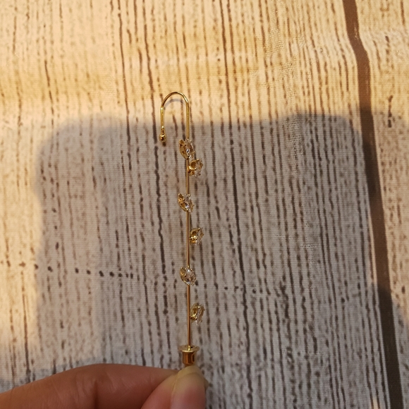 Hypoallergenic Gold crawler wrap earring - Picture 2 of 7